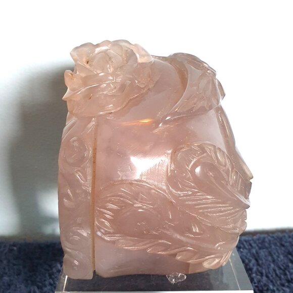 Early 20th Century Hand-Carved Natural Rose Quartz Phoenix & Peony Ornament - Picture 8 of 14